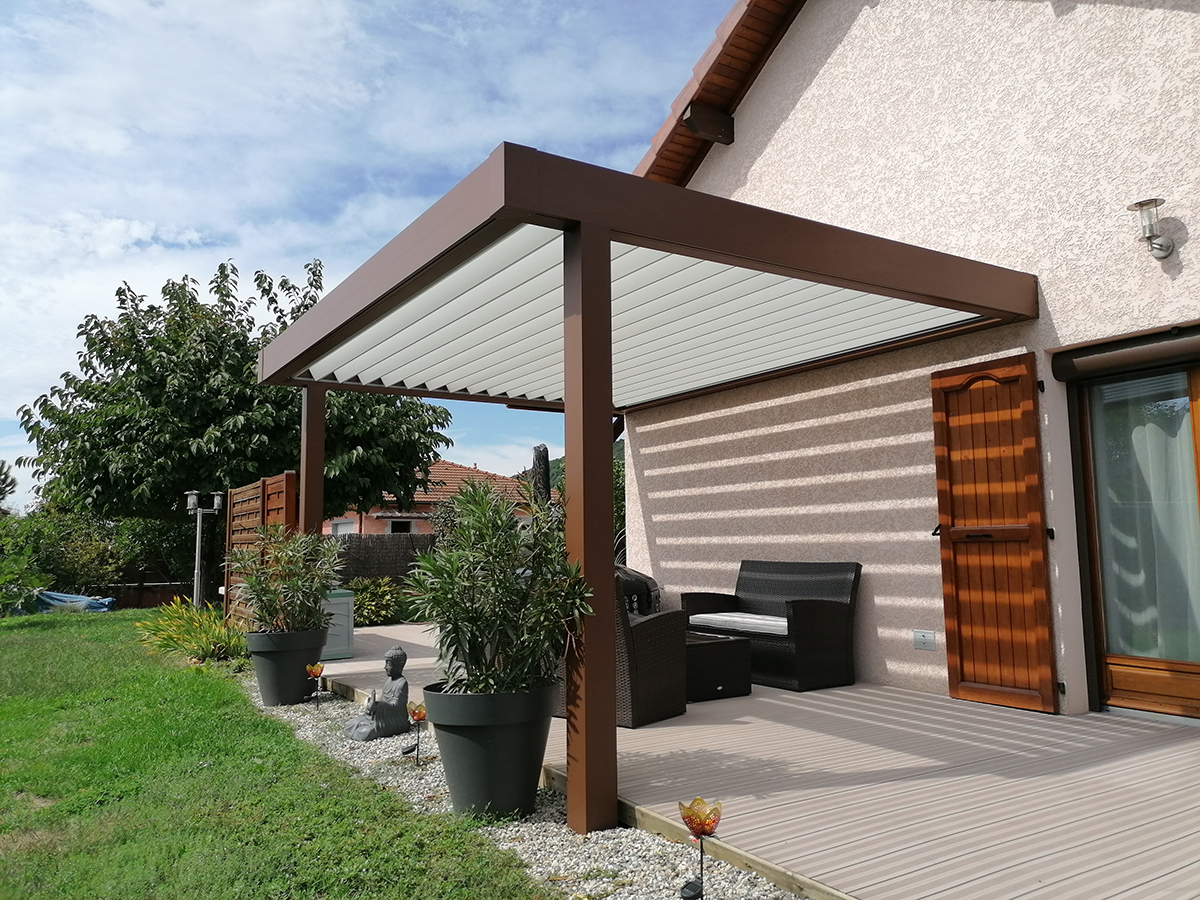 Pergola bioclimatique couleur rouille - Isère (35)