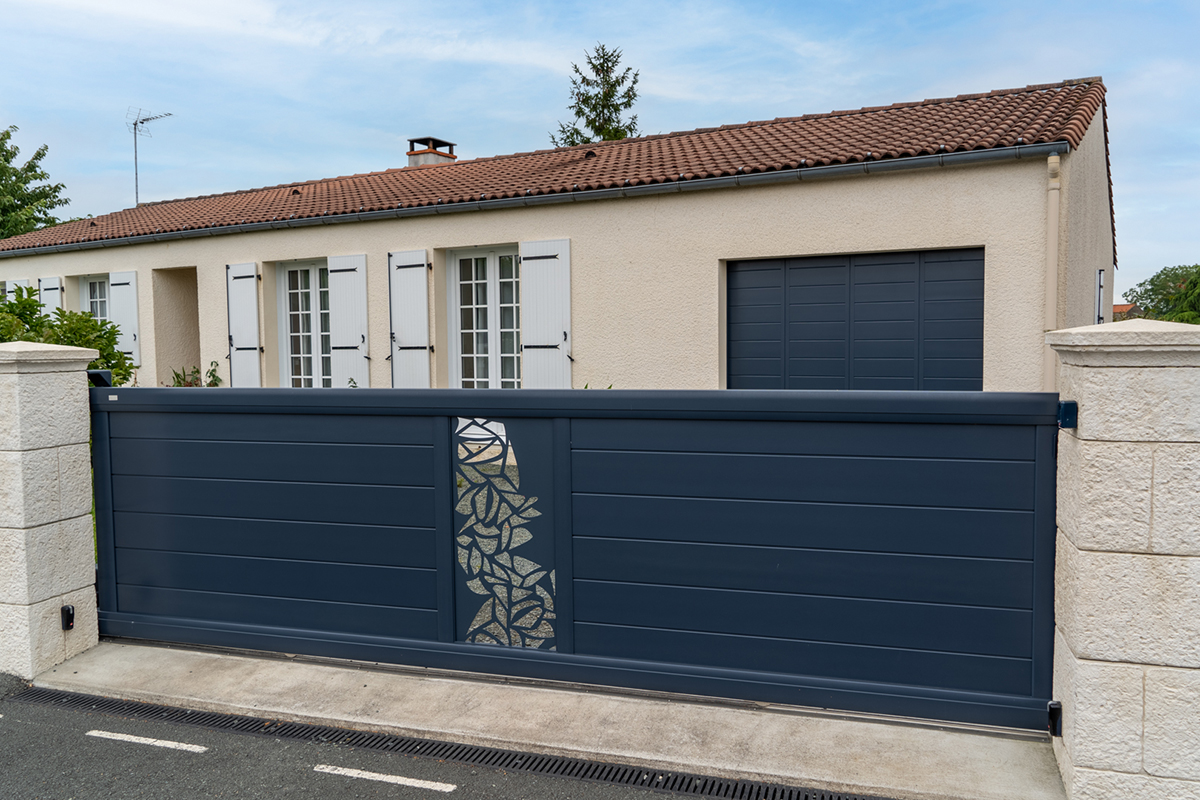 Portail coulissant, portillon Signature et porte de garage coulissante - Vendée (85)