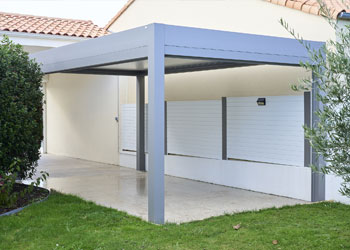 Pergola bioclimatique alu avec stores