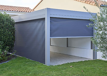 Pergola bioclimatique alu avec stores