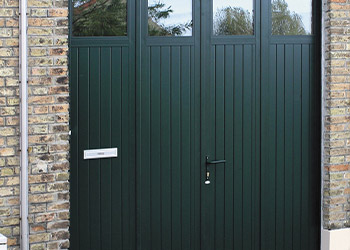 Porte de garage aluminium Luxembourg avec option découpe boite aux lettres