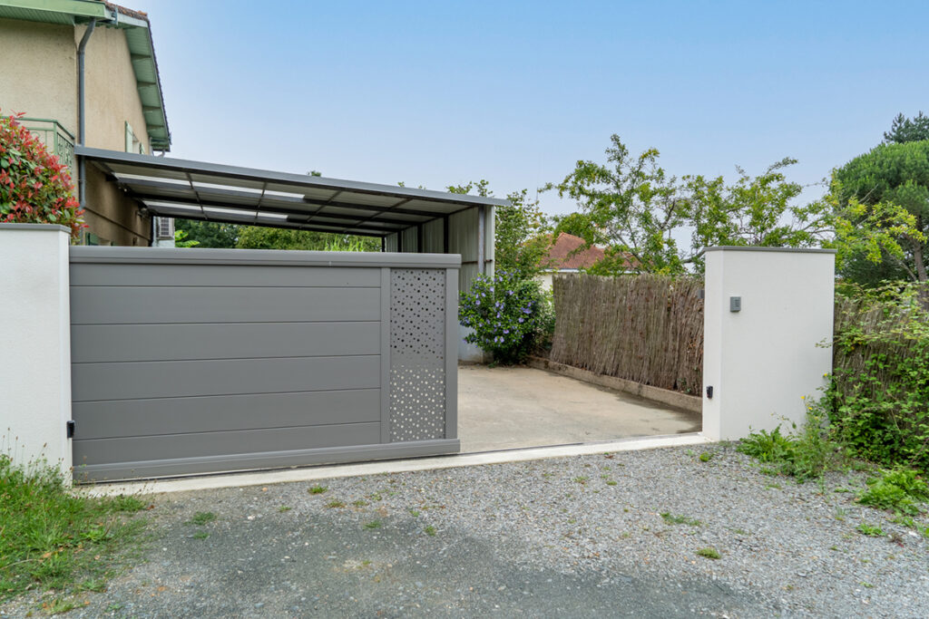 Portail coulissant en harmonie avec les autres produits SIB