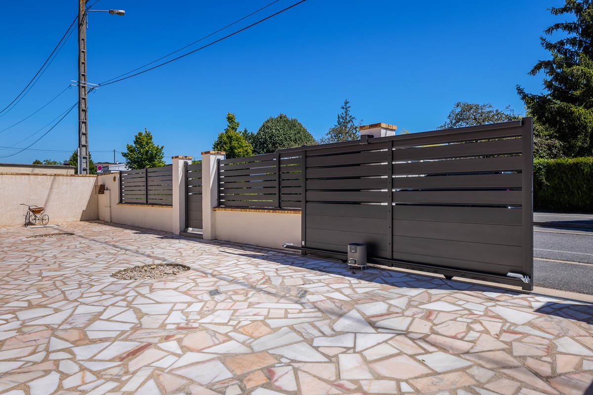 Portail coulissant alu gamme Optimo modèle Hercule - RAL7016