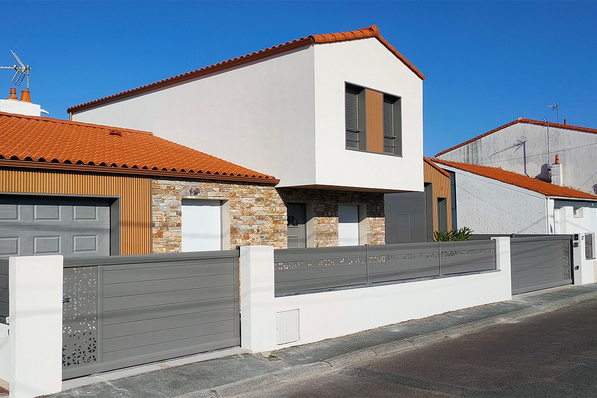 Portail coulissant alu gamme Signature modèle Tahoma 170 décor prisme - RAL9007