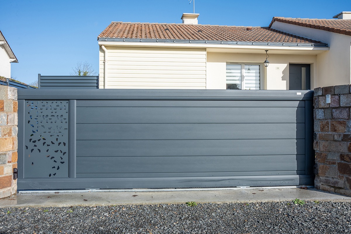 Portail coulissant alu gamme Signature modèle Tahoma 255 décor Dispersion - RAL7016