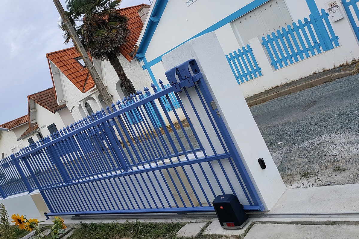 Portail coulissant alu gamme Tradition modèle Choisy - RAL5014