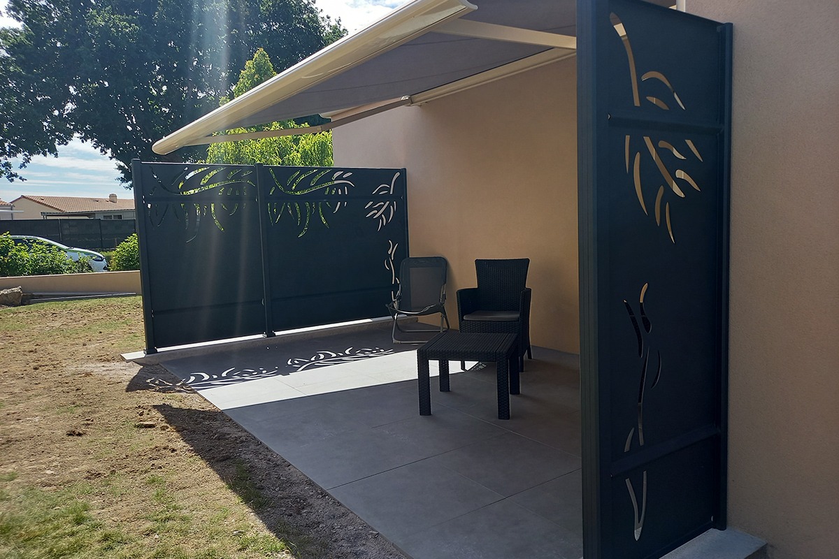 Brise-vue alu gamme Estampe décor Escapade - RAL7016