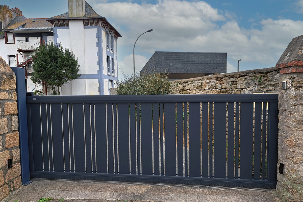 Remplissage portail alu ajouré