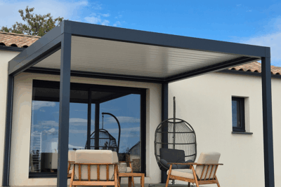 Pergola bioclimatique adossée – Gamme Optimo