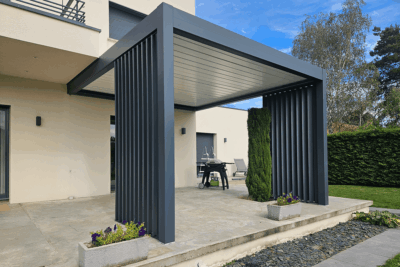 Pergola bioclimatique adossée – Gamme Signature