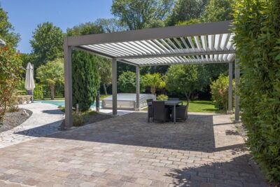 Pergola bioclimatique autoportée – Gamme Signature
