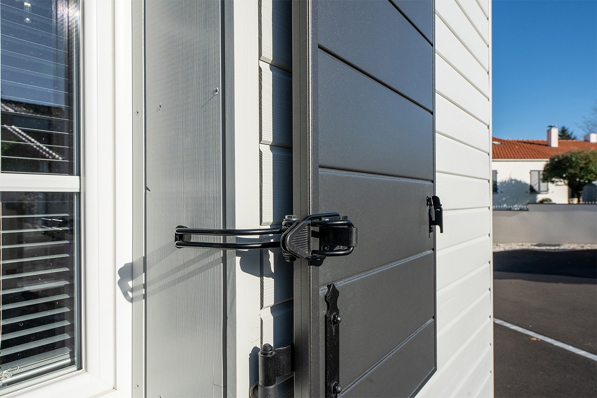 Volets battants gamme Intemporelle modèle Triton - RAL2100