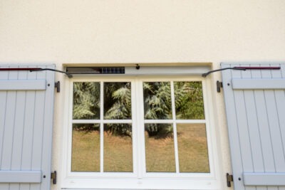 Moteur volets battants – Motorisation solaire AM45