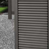 Cloisonnement latéral avec lames horizontales orientables persiennés