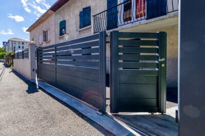 Portail coulissant avec portillon intégré Zéphir – Gamme Signature