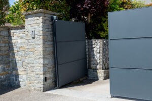 Lire la suite à propos de l’article Portails, pergolas, volets SIB sur mesure