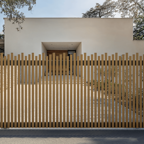 Portail coulissant alu gamme Graphic modèle Bora - RAL2100 chêne naturel